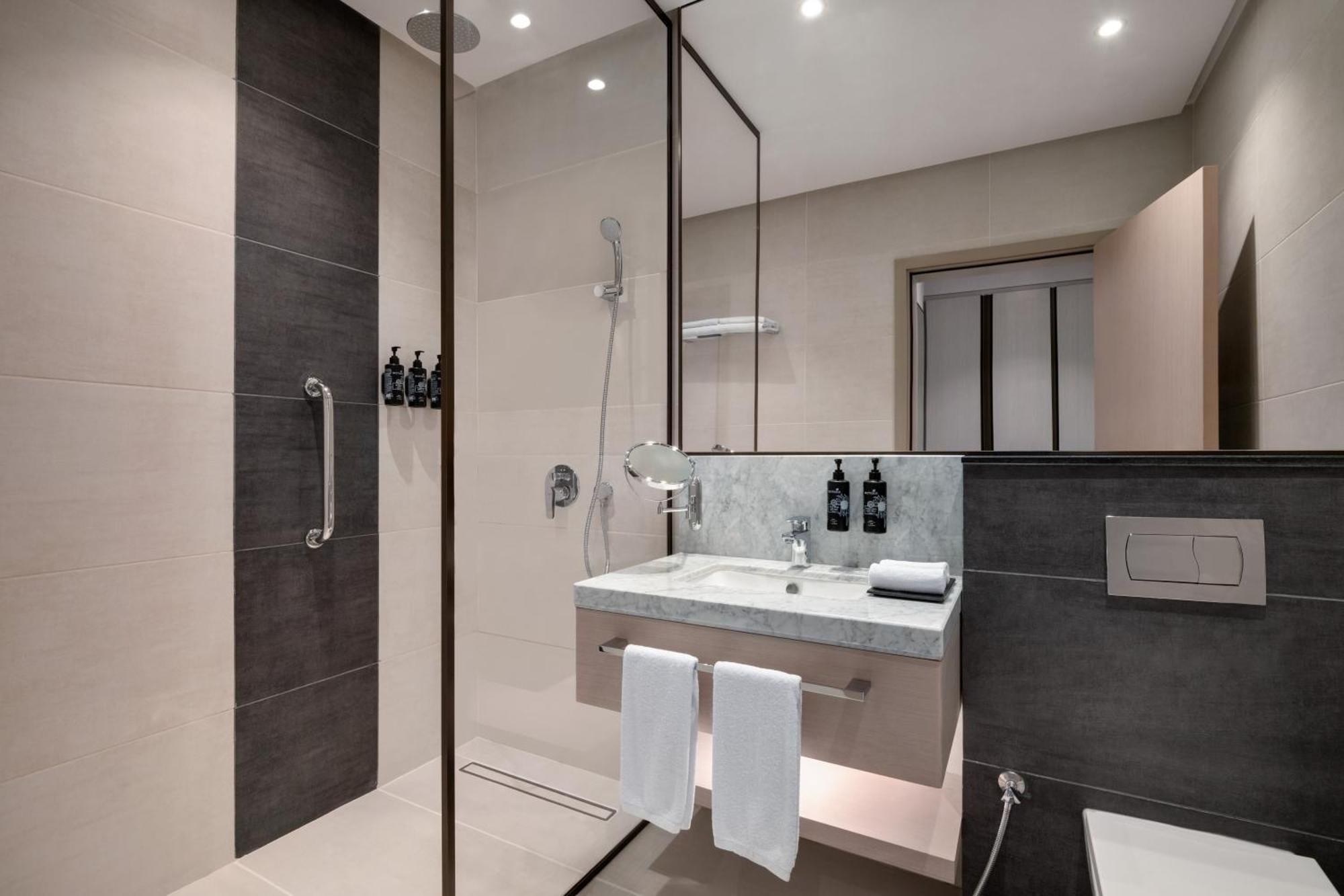 Ramada By Wyndham Riyadh King Fahd Road Kültér fotó